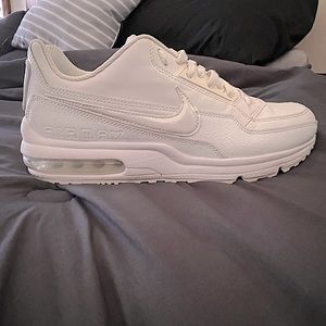 NIKE AIR MAX LTD 3.. size 9.5.. white/white.